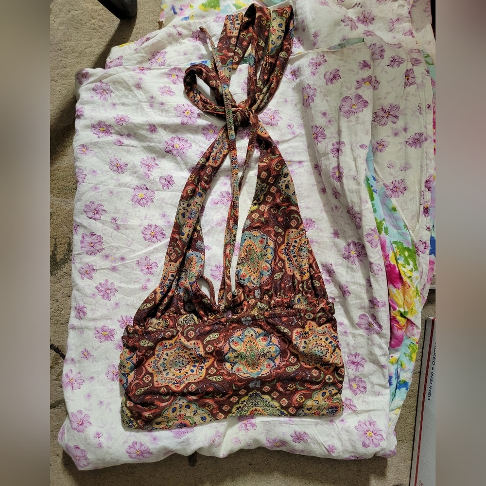 Cider Earthy Colored Paisly Halter Top Size Xs - Picture 2 of 3